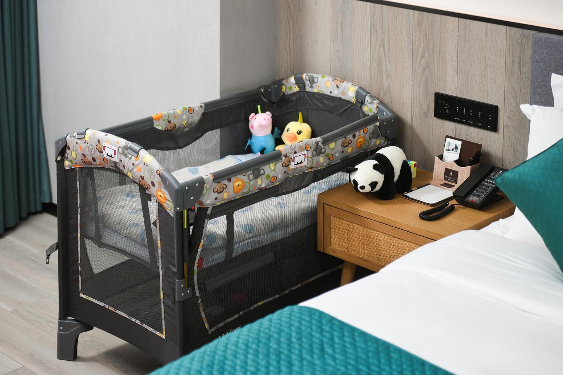 Mehood Lestie International Hotel Nancun Wanbo Metro Station Branch - Free Shuttle Bus To Canton Fair Complex During Canton Fair Period & Free Breakfast & Free Afternoon Tea & Free Midnight Snack & Free Vpn Internet Access 外观 照片