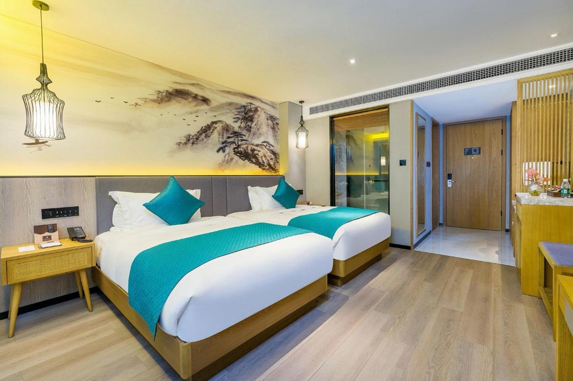 Mehood Lestie International Hotel Nancun Wanbo Metro Station Branch - Free Shuttle Bus To Canton Fair Complex During Canton Fair Period & Free Breakfast & Free Afternoon Tea & Free Midnight Snack & Free Vpn Internet Access 外观 照片