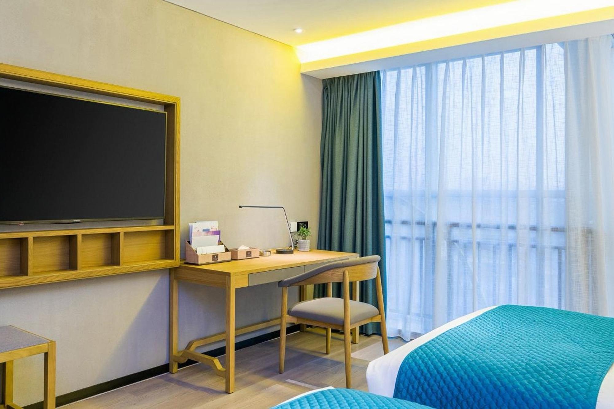 Mehood Lestie International Hotel Nancun Wanbo Metro Station Branch - Free Shuttle Bus To Canton Fair Complex During Canton Fair Period & Free Breakfast & Free Afternoon Tea & Free Midnight Snack & Free Vpn Internet Access 外观 照片