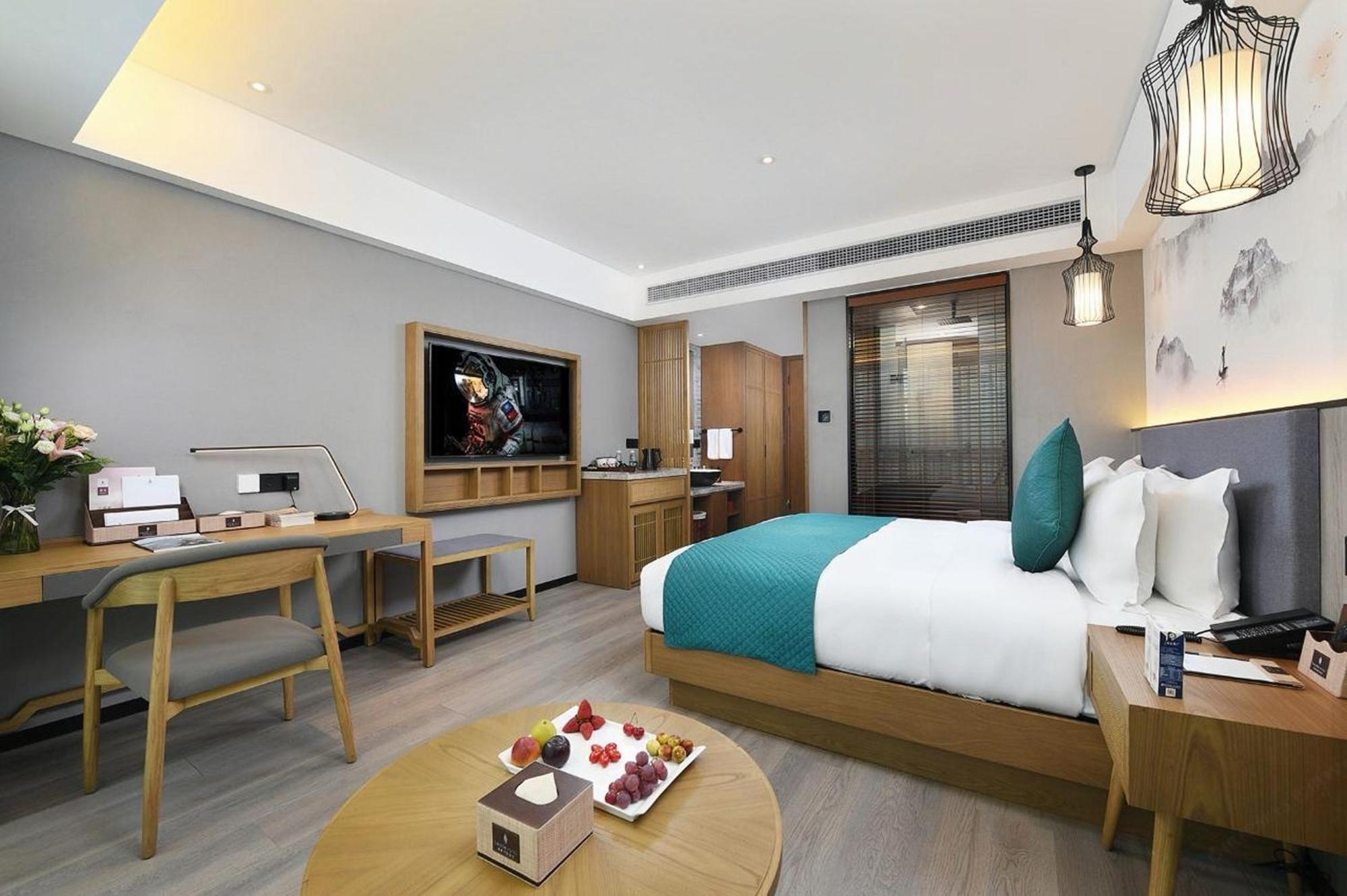 Mehood Lestie International Hotel Nancun Wanbo Metro Station Branch - Free Shuttle Bus To Canton Fair Complex During Canton Fair Period & Free Breakfast & Free Afternoon Tea & Free Midnight Snack & Free Vpn Internet Access 外观 照片