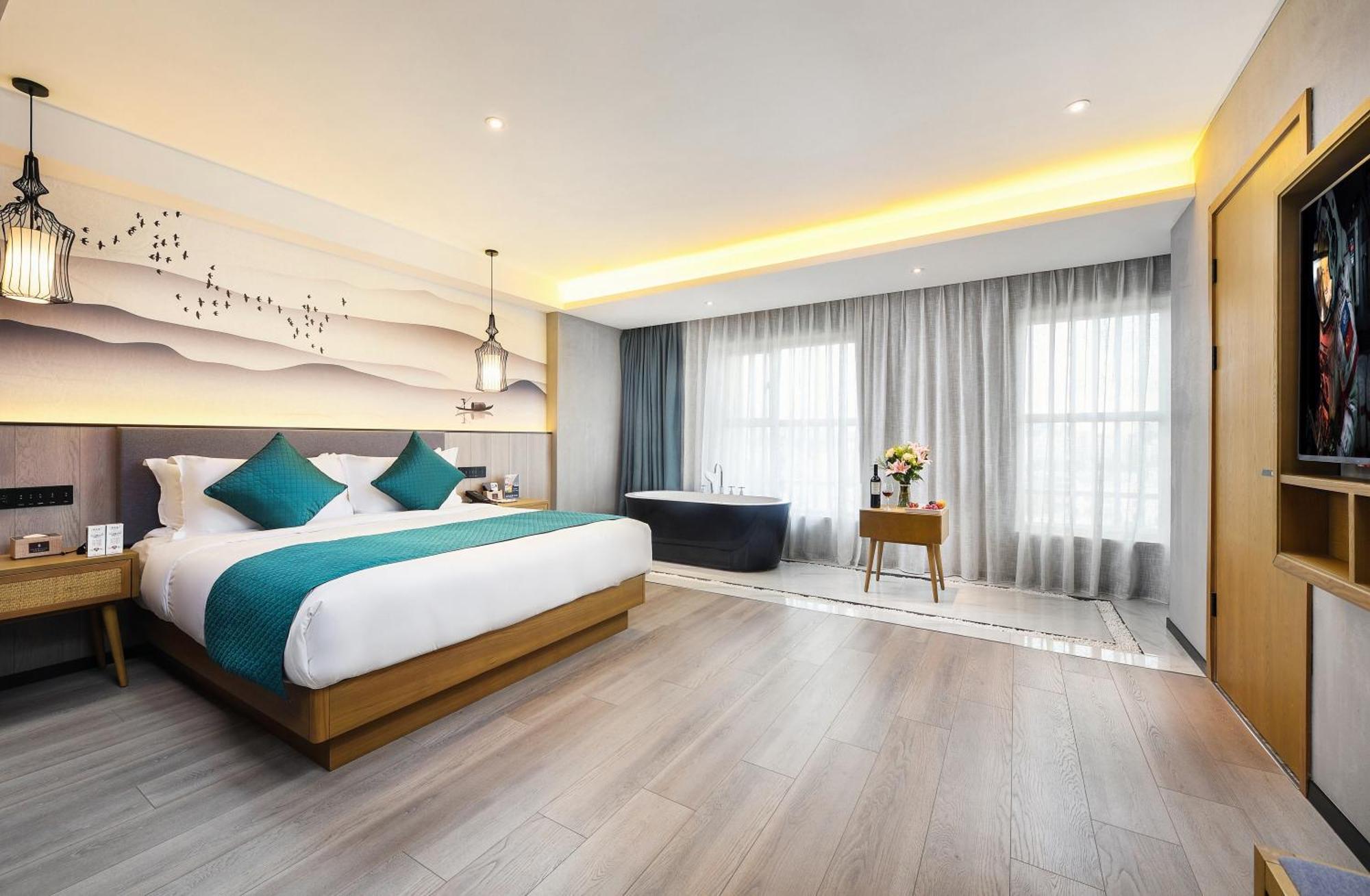 Mehood Lestie International Hotel Nancun Wanbo Metro Station Branch - Free Shuttle Bus To Canton Fair Complex During Canton Fair Period & Free Breakfast & Free Afternoon Tea & Free Midnight Snack & Free Vpn Internet Access 外观 照片