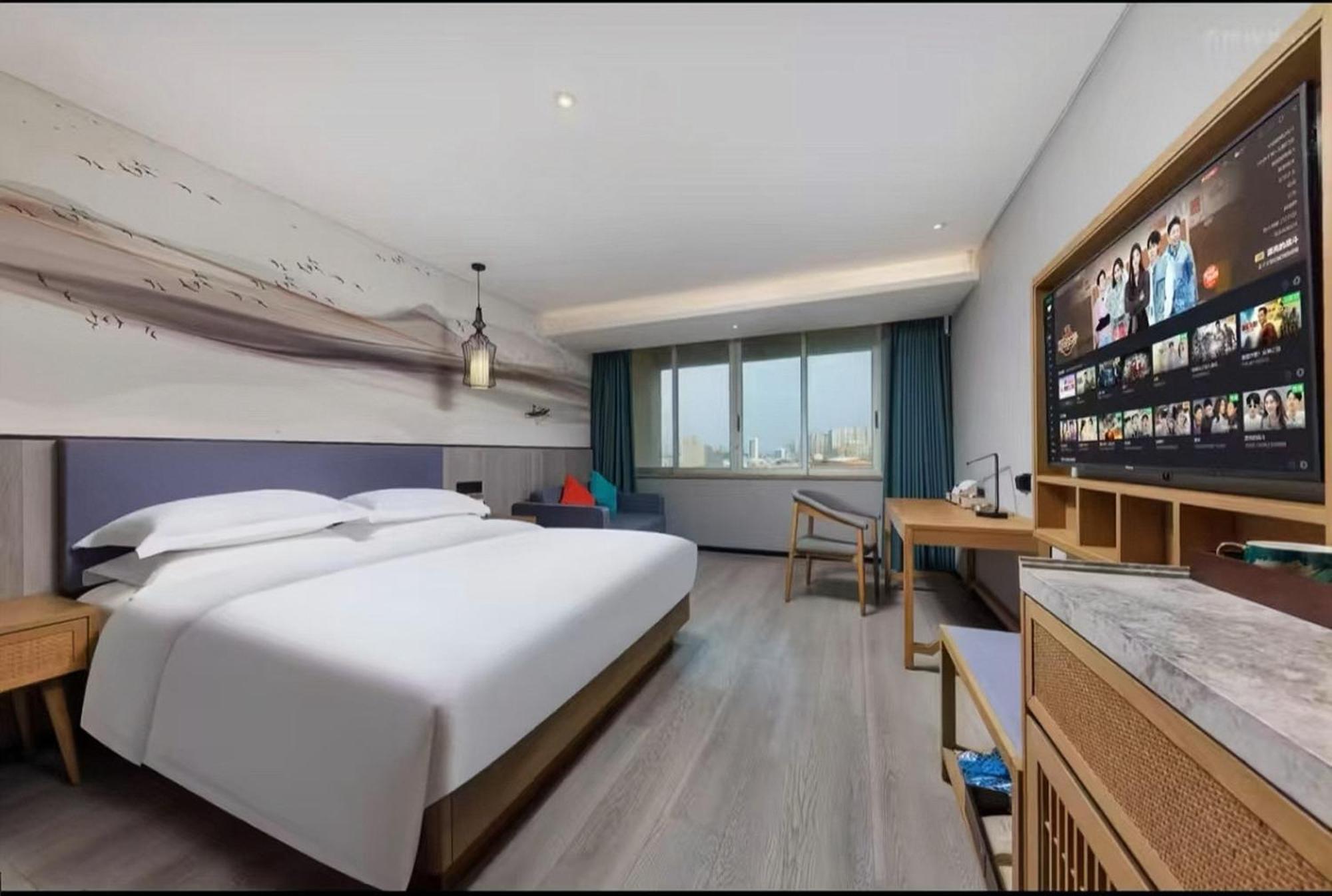 Mehood Lestie International Hotel Nancun Wanbo Metro Station Branch - Free Shuttle Bus To Canton Fair Complex During Canton Fair Period & Free Breakfast & Free Afternoon Tea & Free Midnight Snack & Free Vpn Internet Access 外观 照片