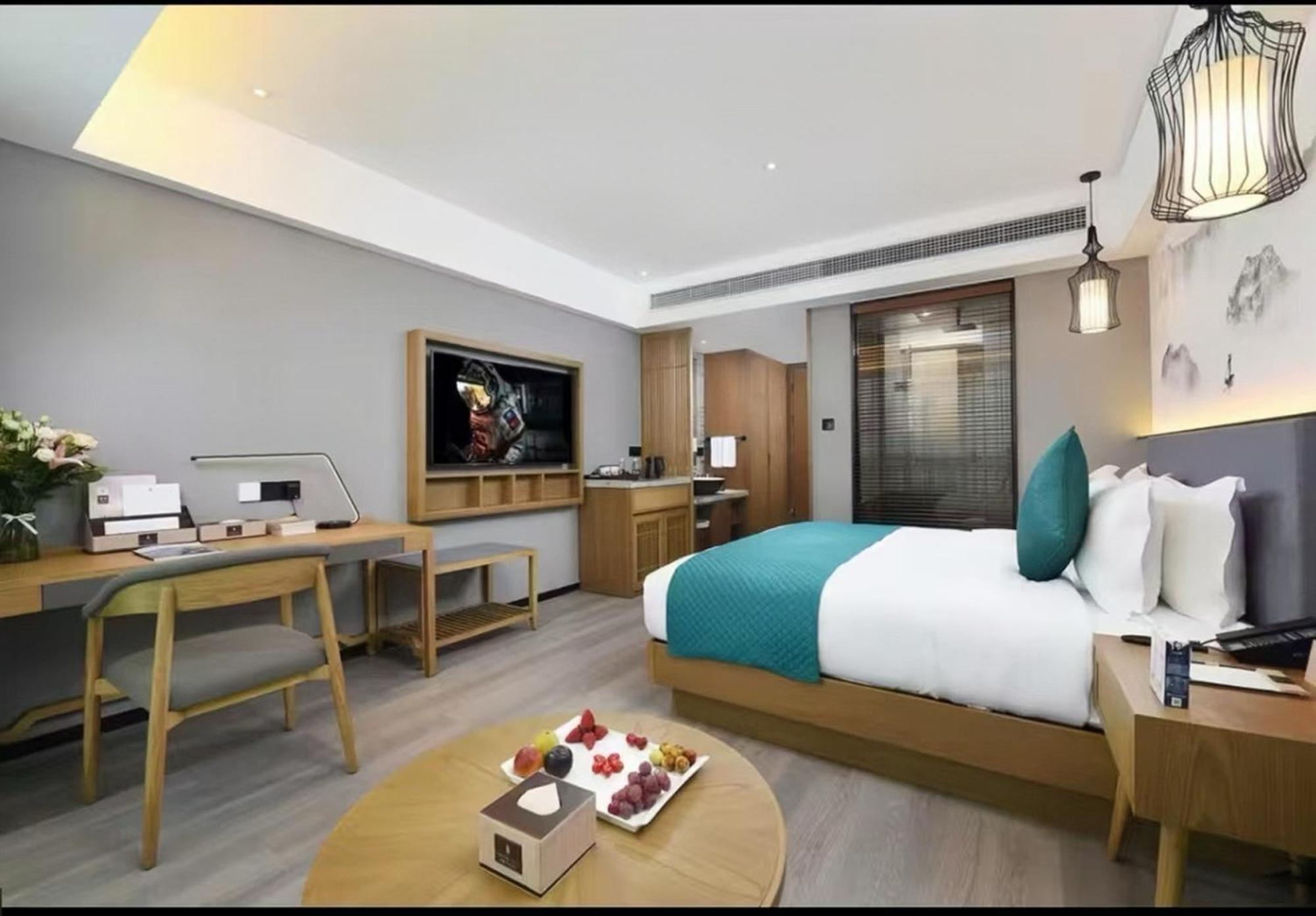 Mehood Lestie International Hotel Nancun Wanbo Metro Station Branch - Free Shuttle Bus To Canton Fair Complex During Canton Fair Period & Free Breakfast & Free Afternoon Tea & Free Midnight Snack & Free Vpn Internet Access 外观 照片