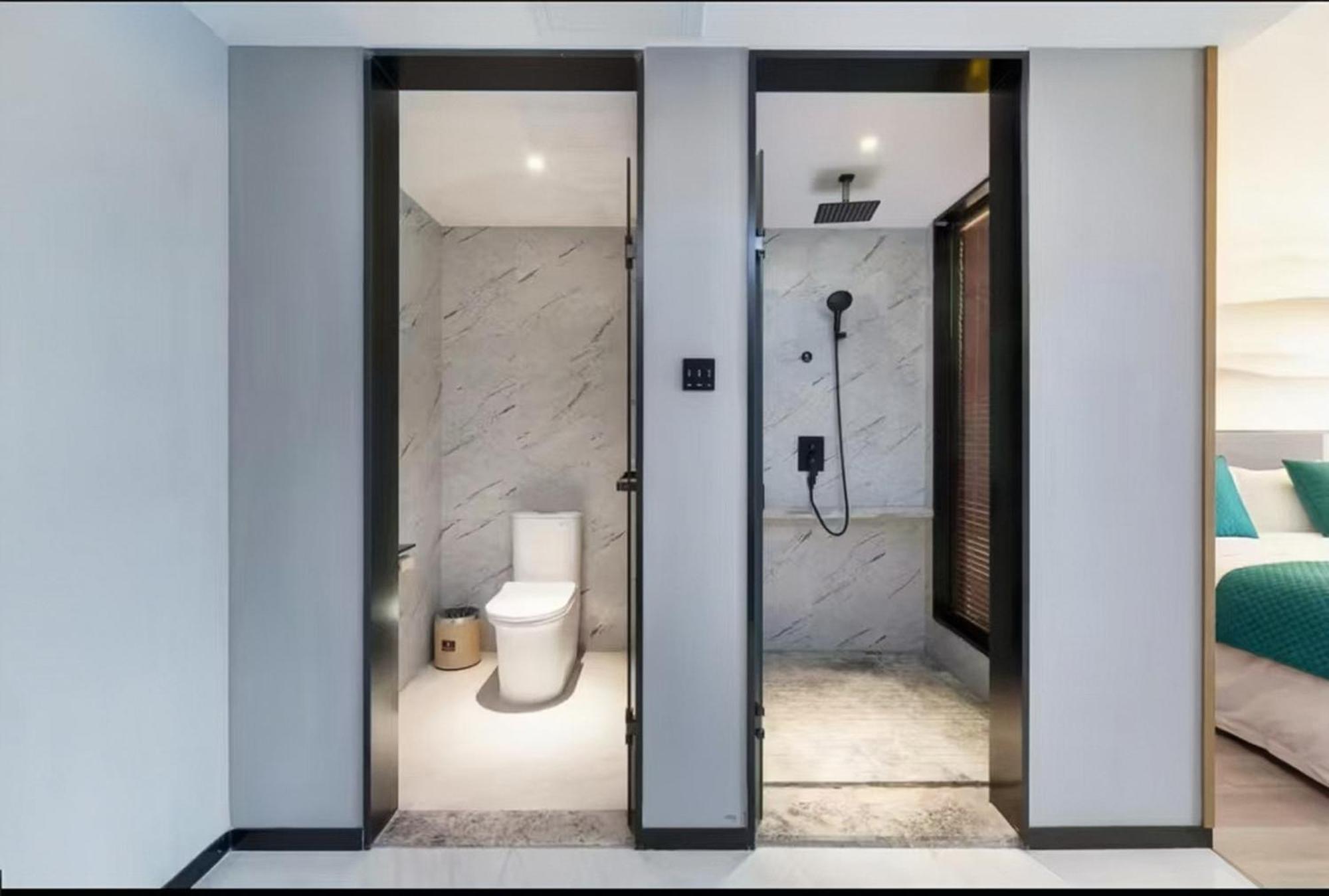 Mehood Lestie International Hotel Nancun Wanbo Metro Station Branch - Free Shuttle Bus To Canton Fair Complex During Canton Fair Period & Free Breakfast & Free Afternoon Tea & Free Midnight Snack & Free Vpn Internet Access 外观 照片