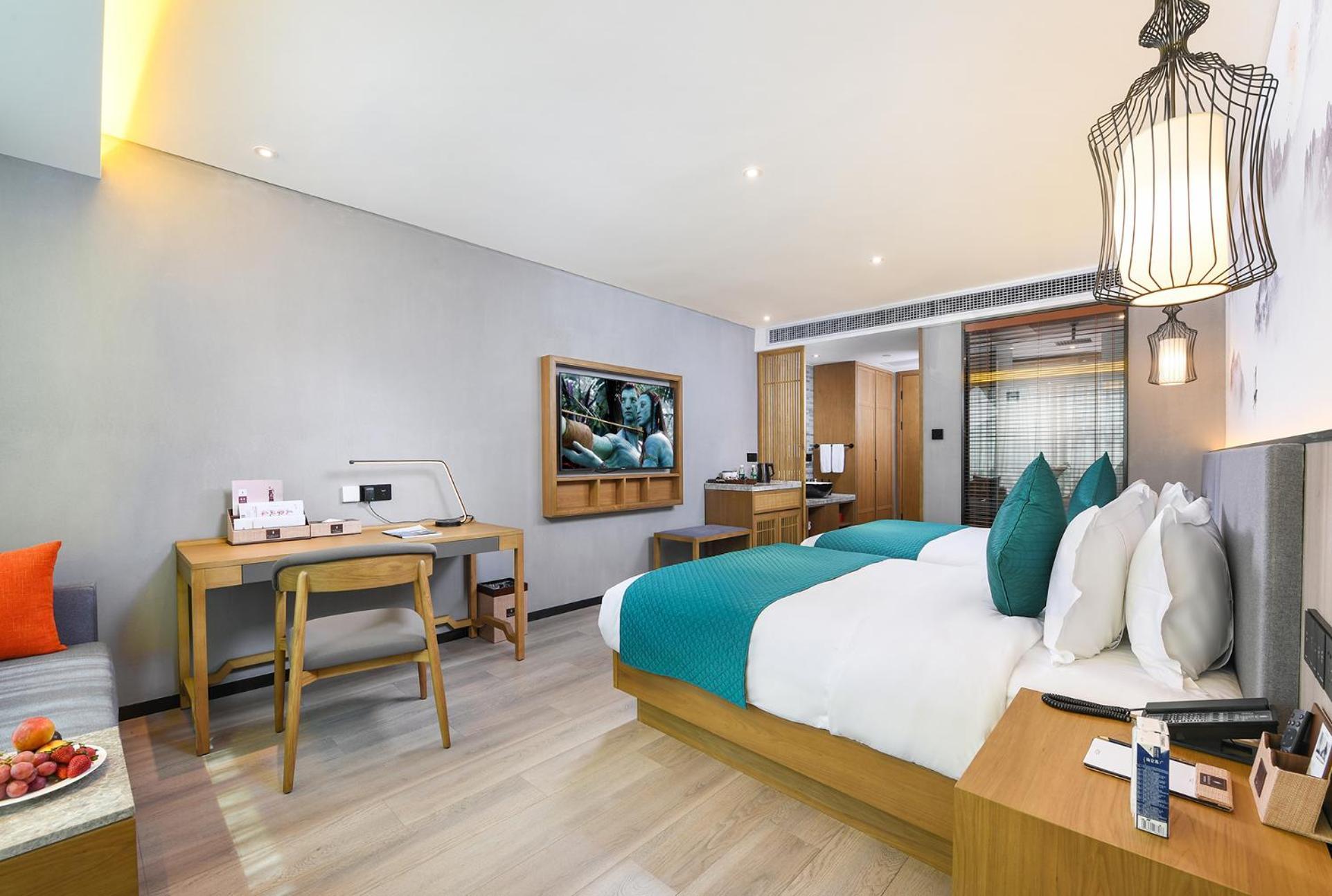 Mehood Lestie International Hotel Nancun Wanbo Metro Station Branch - Free Shuttle Bus To Canton Fair Complex During Canton Fair Period & Free Breakfast & Free Afternoon Tea & Free Midnight Snack & Free Vpn Internet Access 外观 照片