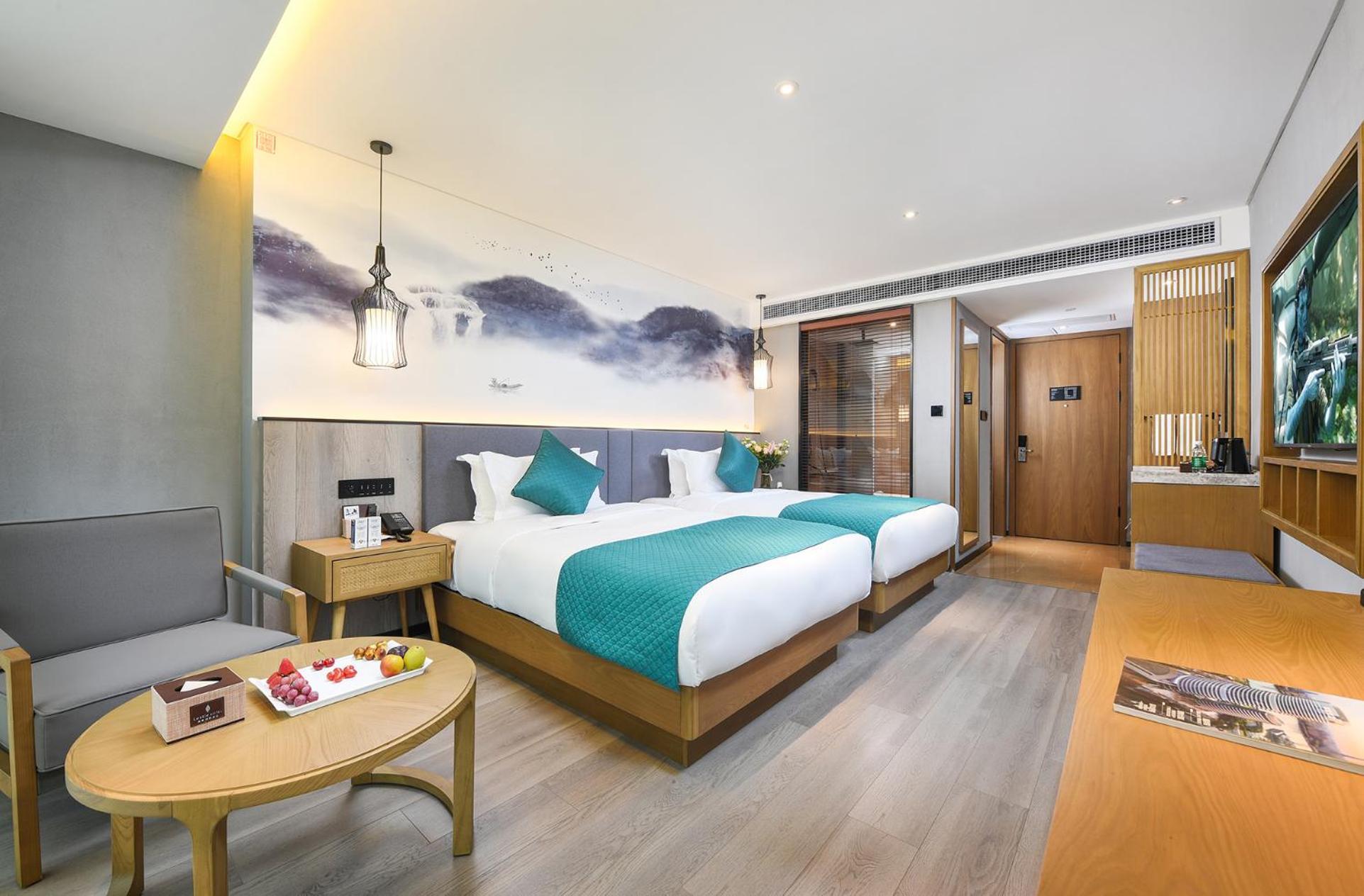 Mehood Lestie International Hotel Nancun Wanbo Metro Station Branch - Free Shuttle Bus To Canton Fair Complex During Canton Fair Period & Free Breakfast & Free Afternoon Tea & Free Midnight Snack & Free Vpn Internet Access 外观 照片