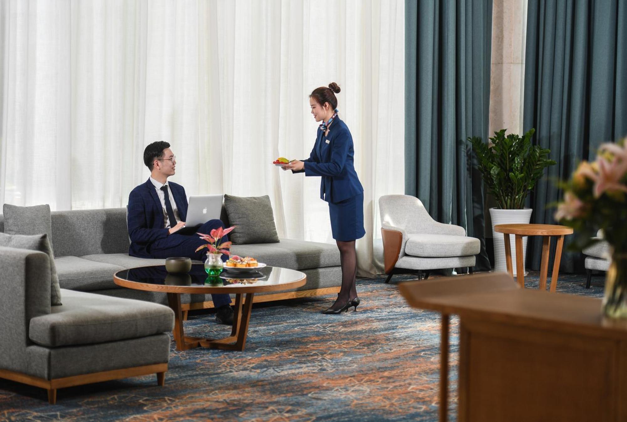 Mehood Lestie International Hotel Nancun Wanbo Metro Station Branch - Free Shuttle Bus To Canton Fair Complex During Canton Fair Period & Free Breakfast & Free Afternoon Tea & Free Midnight Snack & Free Vpn Internet Access 外观 照片