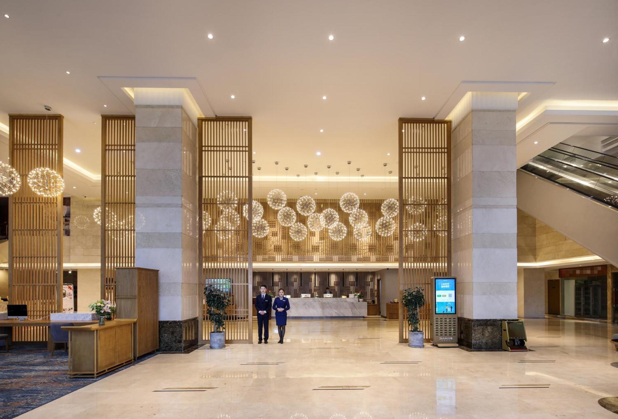 Mehood Lestie International Hotel Nancun Wanbo Metro Station Branch - Free Shuttle Bus To Canton Fair Complex During Canton Fair Period & Free Breakfast & Free Afternoon Tea & Free Midnight Snack & Free Vpn Internet Access 外观 照片