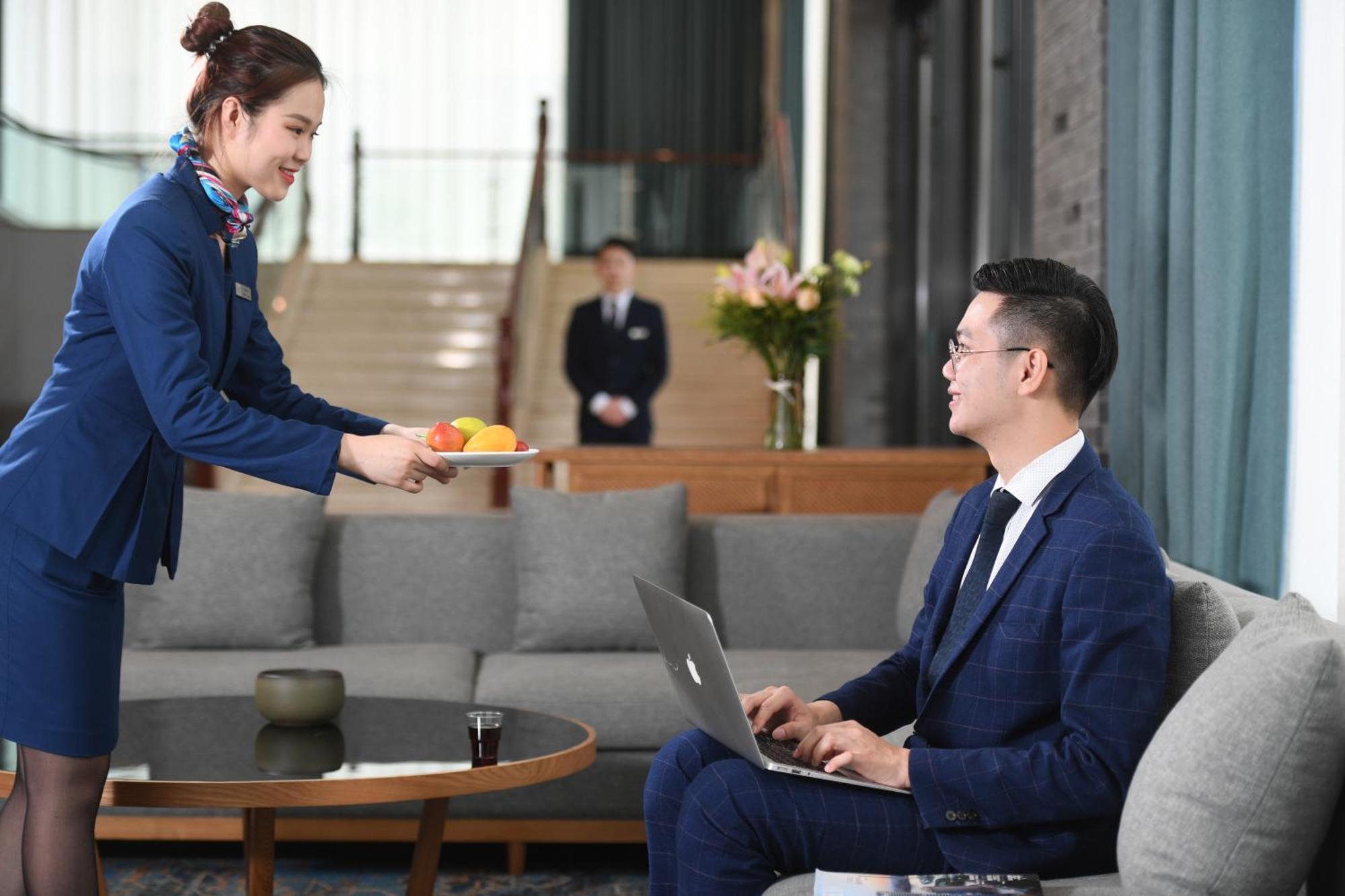 Mehood Lestie International Hotel Nancun Wanbo Metro Station Branch - Free Shuttle Bus To Canton Fair Complex During Canton Fair Period & Free Breakfast & Free Afternoon Tea & Free Midnight Snack & Free Vpn Internet Access 外观 照片