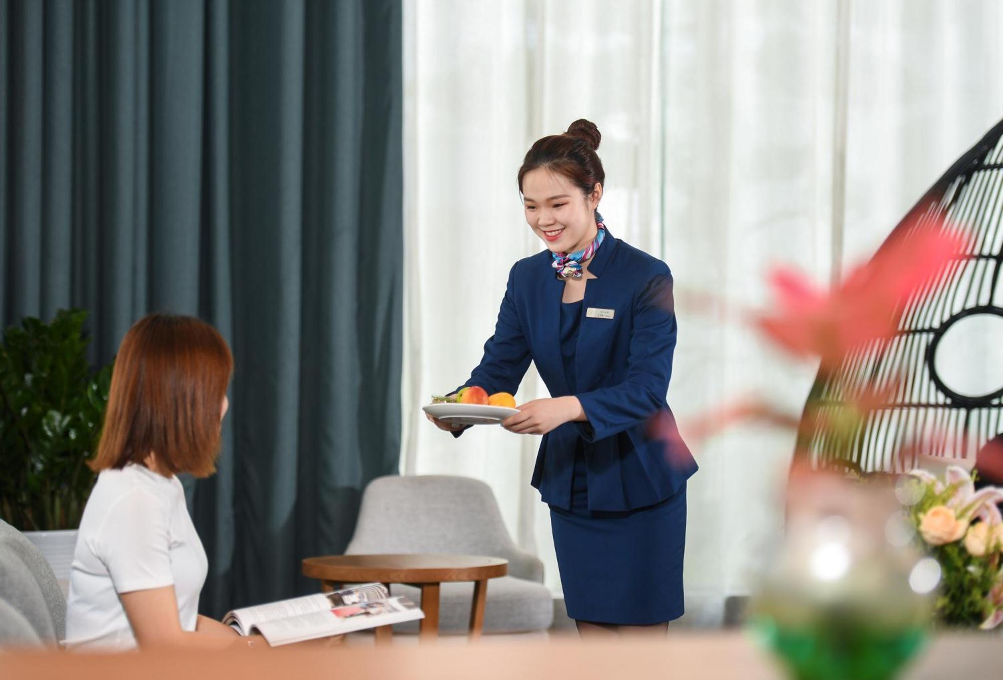 Mehood Lestie International Hotel Nancun Wanbo Metro Station Branch - Free Shuttle Bus To Canton Fair Complex During Canton Fair Period & Free Breakfast & Free Afternoon Tea & Free Midnight Snack & Free Vpn Internet Access 外观 照片