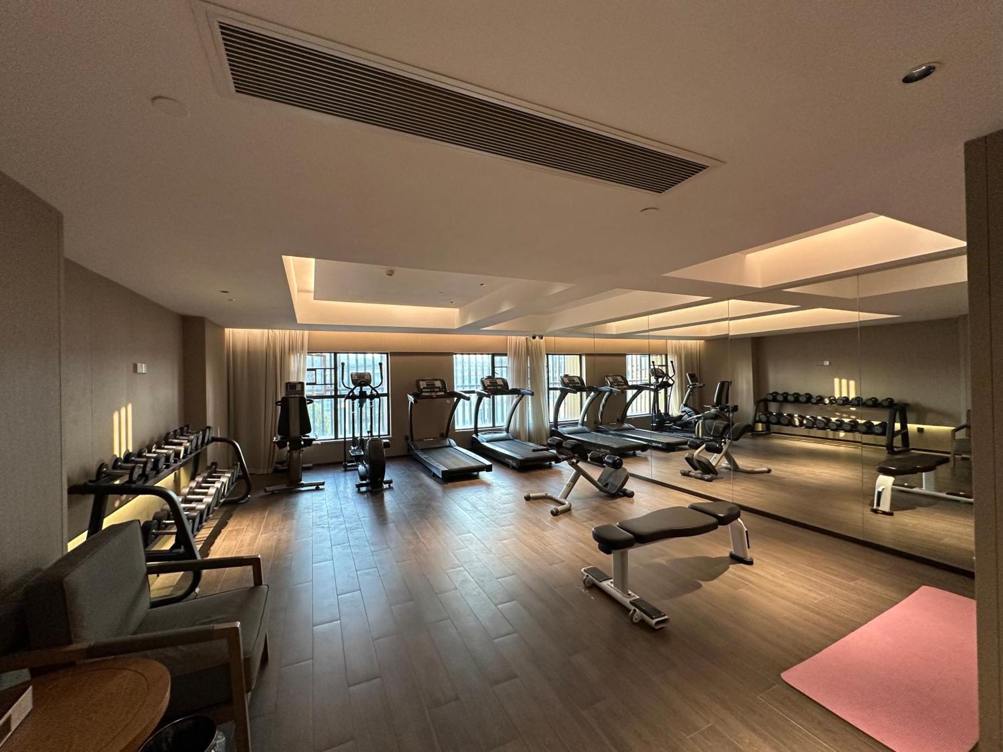 Mehood Lestie International Hotel Nancun Wanbo Metro Station Branch - Free Shuttle Bus To Canton Fair Complex During Canton Fair Period & Free Breakfast & Free Afternoon Tea & Free Midnight Snack & Free Vpn Internet Access 外观 照片
