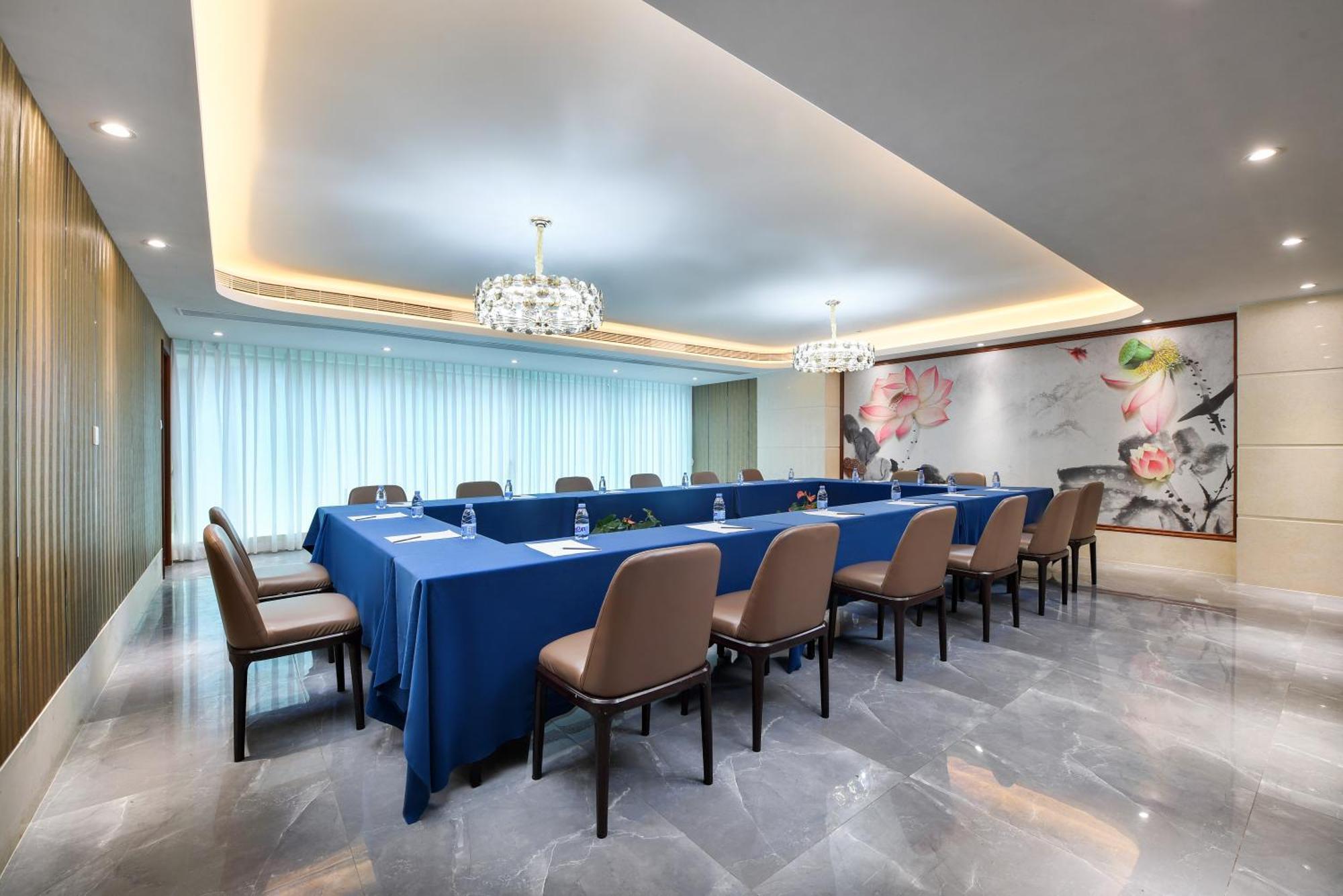 Mehood Lestie International Hotel Nancun Wanbo Metro Station Branch - Free Shuttle Bus To Canton Fair Complex During Canton Fair Period & Free Breakfast & Free Afternoon Tea & Free Midnight Snack & Free Vpn Internet Access 外观 照片