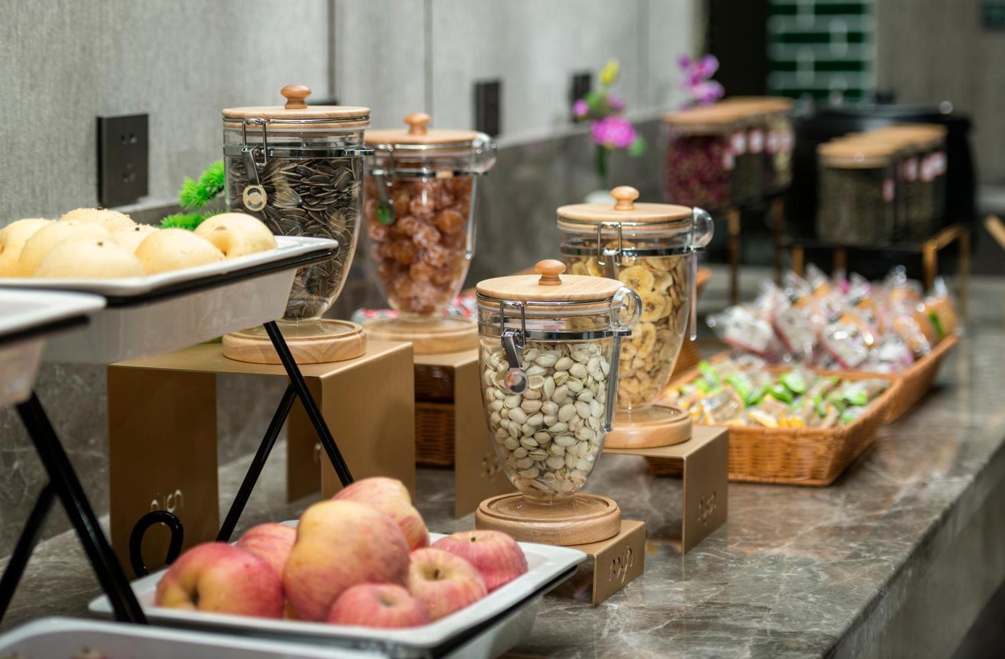 Mehood Lestie International Hotel Nancun Wanbo Metro Station Branch - Free Shuttle Bus To Canton Fair Complex During Canton Fair Period & Free Breakfast & Free Afternoon Tea & Free Midnight Snack & Free Vpn Internet Access 外观 照片